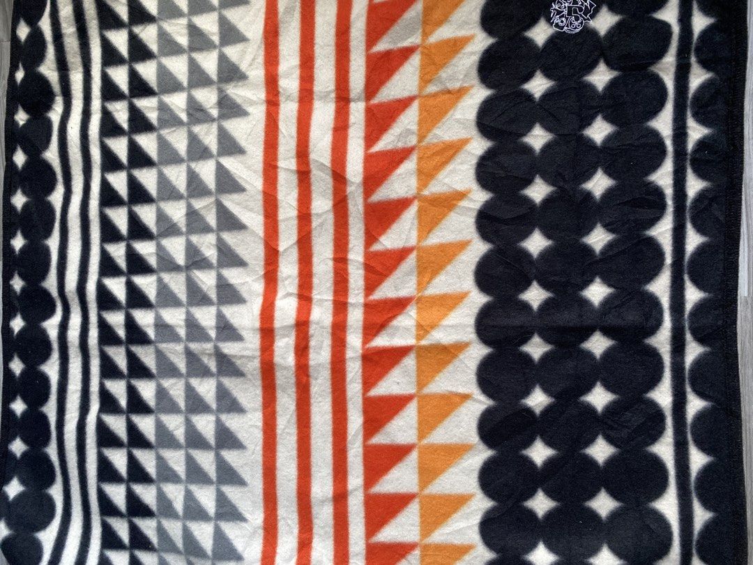 Fleece Huz 38”x28” (Category: Bedding & Towels) located in Antipolo. Submitted by marcoandpaolomerchandise (Listing ID 1462875694, Image 2). Description: Preloved Good Condition Location: Pagrai Antipolo J&T Sf 65 Luzon 🔹 90 Vismin Please po , HUWAG po mag offer kung hindi sure buyer , kase once nag Offer kayo nahingi ng Review si Carousell sa Account mo. CLICK OFFER lang po if Decided na po kayo. .