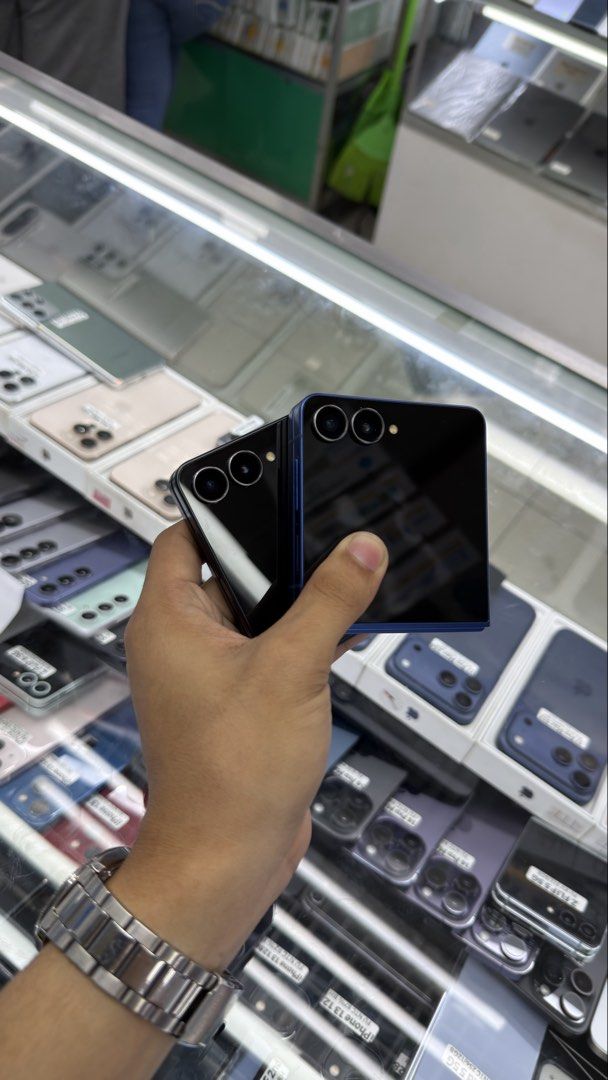 Flip 7 12/512gb FU NTC Approved, no issue (Category: Samsung) located in Manila. Submitted by carimgadgets (Listing ID 1462842075, Image 3). Description: .