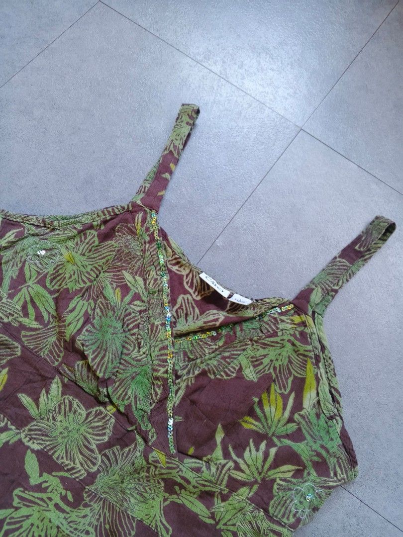 Floral Print Camisole Top with Sequins (Category: Sleeveless) located in Manila. Submitted by pescadorvi14235 (Listing ID 1462863592, Image 3). Description: - Brown camisole top - Green floral print with scattered sequins - Thin straps - Wrap-style front Excellent Condition 💯 Color Rate:9.8/10 Issue:🚫 Dimes:19x24.