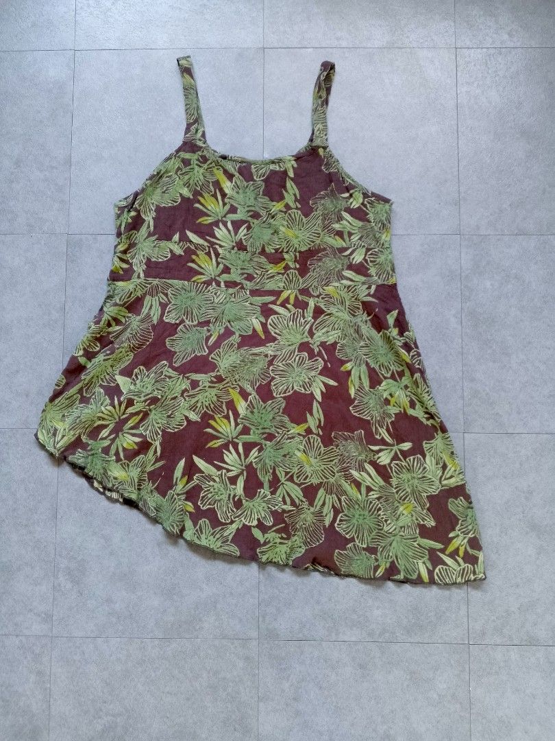 Floral Print Camisole Top with Sequins (Category: Sleeveless) located in Manila. Submitted by pescadorvi14235 (Listing ID 1462863592, Image 2). Description: - Brown camisole top - Green floral print with scattered sequins - Thin straps - Wrap-style front Excellent Condition 💯 Color Rate:9.8/10 Issue:🚫 Dimes:19x24.