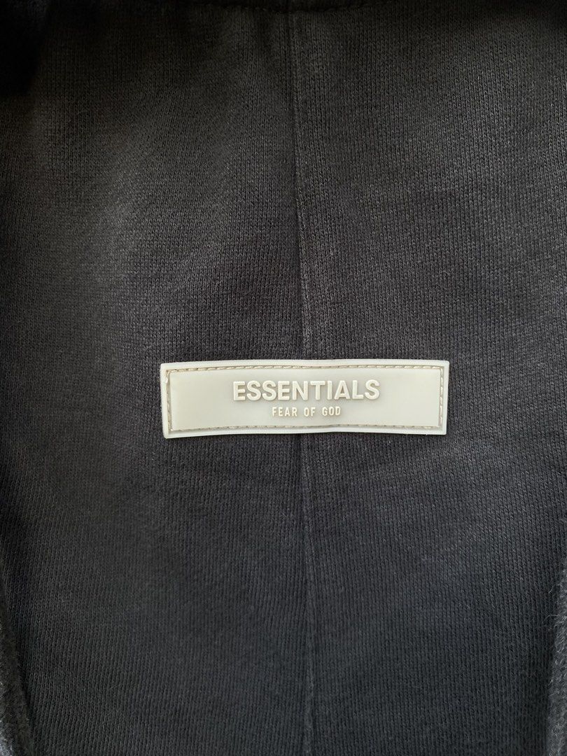 FOG Essentials (Category: Shorts) located in Santa Rosa. Submitted by fly.god (Listing ID 1462870192, Image 3). Description: Measurements Waist: 32 Length: 17 Leg op: 13 9/10 Color rate No issues Excellent condition .