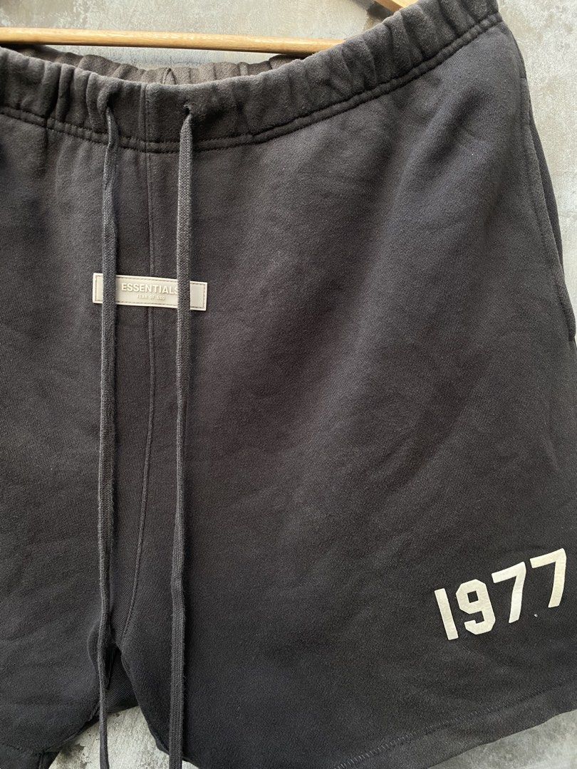 FOG Essentials (Category: Shorts) located in Santa Rosa. Submitted by fly.god (Listing ID 1462870192, Image 2). Description: Measurements Waist: 32 Length: 17 Leg op: 13 9/10 Color rate No issues Excellent condition .