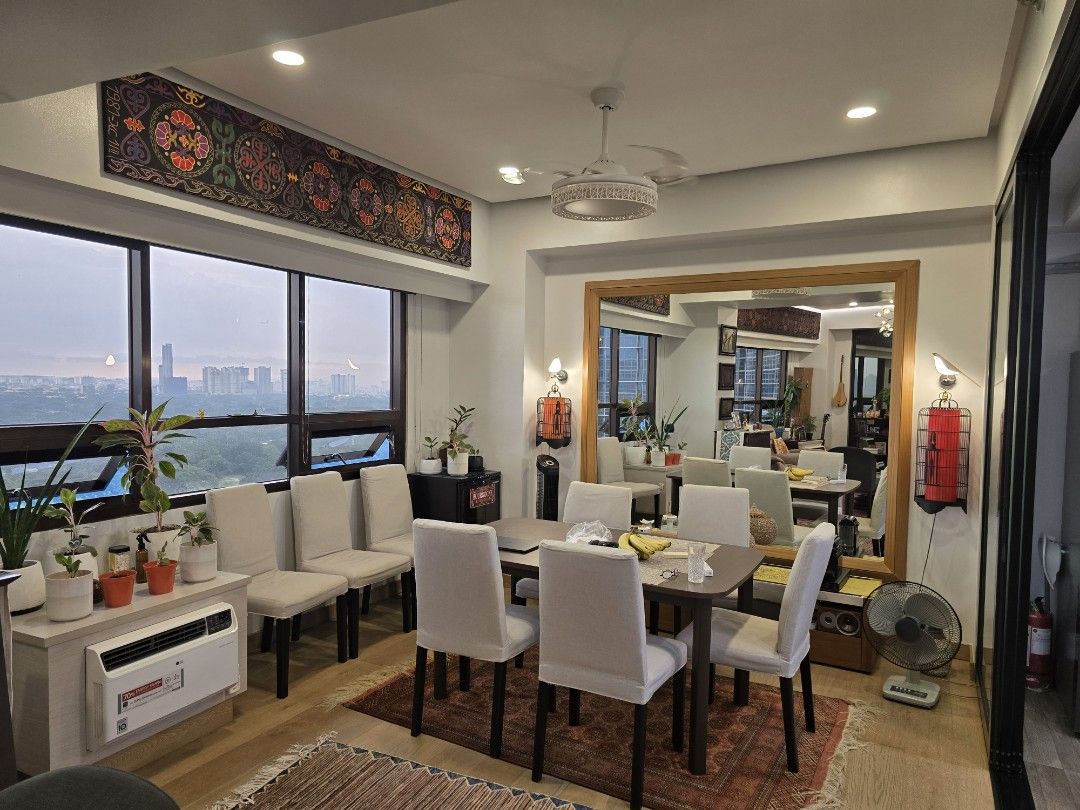FOR SALE: THE ICON RESIDENCES (Category: Apartments & Condos) located in Taguig. Submitted by jr_zulueta (Listing ID 1462769778, Image 2). Description: FOR SALE: THE ICON RESIDENCES Tower 2 3 Bedrooms 3 Full Bathrooms (3 full bathrooms: 2 bathrooms with shower + 1 bathroom with jacuzzi bathtub) With storage room No maids room and bathroom 156 sqm PHP 43,400,000.00 Negotiable Gross Semi-furnished 1 Parking Slot (Basement 2) * Full Golf Course View