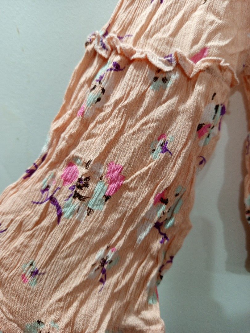 Forever21 blouse (Category: Blouses) located in Cavite. Submitted by alliahscloset2.2 (Listing ID 1462755462, Image 2). Description: .