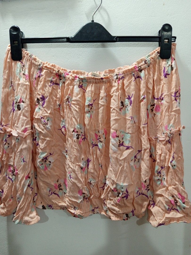 Forever21 blouse (Category: Blouses) located in Cavite. Submitted by alliahscloset2.2 (Listing ID 1462755462, Image 1). Description: .