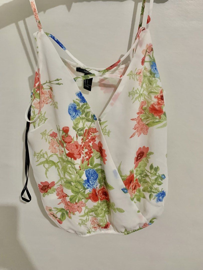 Forever 21 Floral Top (Category: Sleeveless) located in Quezon City. Submitted by fitsandfinds.hub (Listing ID 1462819889, Image 1). Description: .