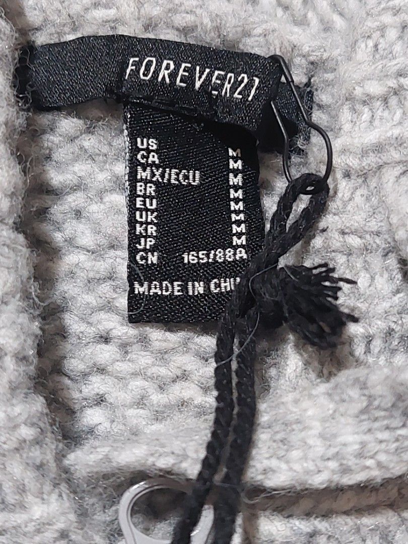 FOREVER 21 HOODED KNIT JACKET (Category: Coats, Jackets and Outerwear) located in Muntinlupa City. Submitted by japanaholicscollectibles (Listing ID 1462796633, Image 3). Description: DESCRIPTION : - Color : grey - Size : M CONDITION : - Authentic/original - Never used - Still with tag - Fits ladies M to XL.