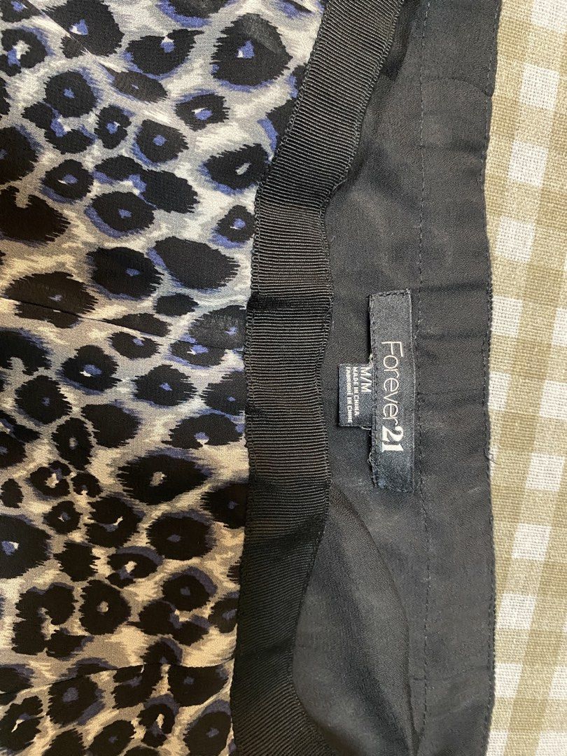 Forever 21 Leopard Print Wide Leg Pants (Category: Other Bottoms) located in Cavite. Submitted by yc.shoppemnl (Listing ID 1462731564, Image 3). Description: - Leopard print wide leg pants - Brand: Forever 21 - Black waistband with ribbon detail - Side zipper closure - Lightweight and flowy fabric - Versatile for casual or dressed-up looks - Size: M/M.