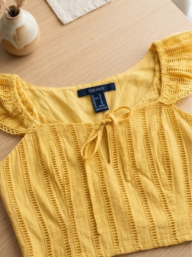 FOREVER 21 YELLOW CROP TOP Size MEDIUM (Category: Others Tops) located in Manila. Submitted by auntiescloset1012 (Listing ID 1462844843, Image 2). Description: FOREVER 21 YELLOW CROP TOP Size MEDIUM Very nice in actual Just wore it once during my Boracay Trip Bought in Megamall RFs: Decluttering Doesn’t fit my current body frame .