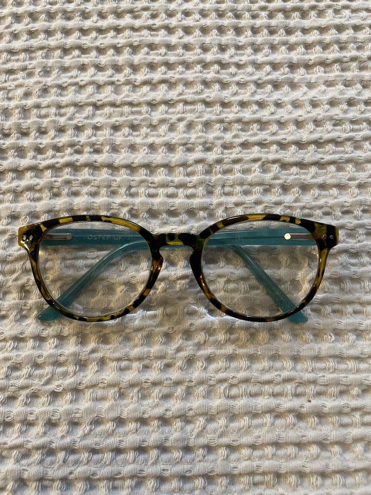 Foster Grant Eyeglass Frame (Category: Sunglasses & Eyewear) located in Las Pinas. Submitted by yourneighbortotoro (Listing ID 1462824249, Image 1). Description: .
