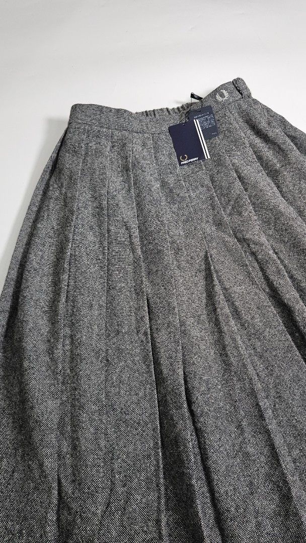 Fred Perry Pleated Tweed Skirt (Category: Skirts) located in Alfonso. Submitted by jbcamet (Listing ID 1462863852, Image 3). Description: - Fred Perry Pleated Skirt - Tweed fabric in grey marl - Size 10 - Features iconic Fred Perry laurel wreath logo - Ideal for a smart casual outfit.