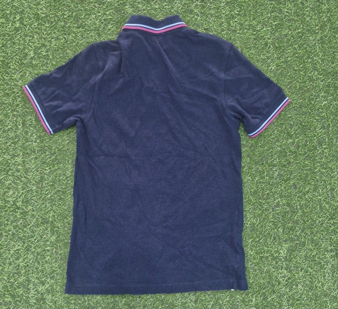 Fred perry polo shirt (Category: Tshirts & Polo Shirts ) located in Pili. Submitted by the_g_thrift (Listing ID 1462773123, Image 2). Description: small on tag dimes: 19.5 x 27.5 excellent condition minimal sign of used.