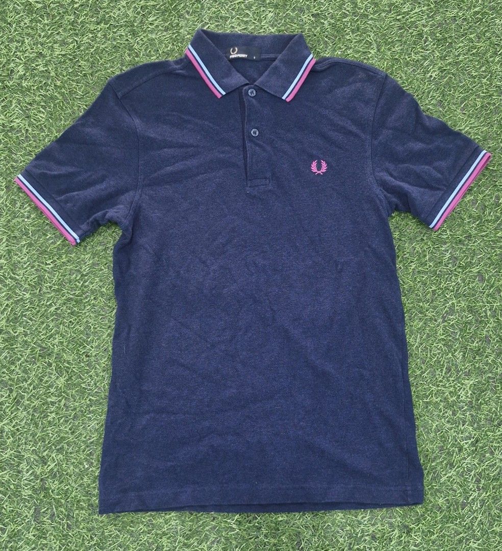 Fred perry polo shirt (Category: Tshirts & Polo Shirts ) located in Pili. Submitted by the_g_thrift (Listing ID 1462773123, Image 1). Description: small on tag dimes: 19.5 x 27.5 excellent condition minimal sign of used.