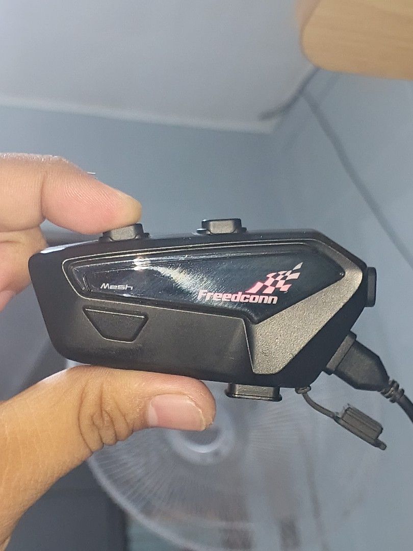 Freedconn FX Pro Helmet Intercom (Category: Helmets and other Riding Gears) located in Caloocan City. Submitted by xrgnld29 (Listing ID 1462803508, Image 1). Description: - Freedconn FX Pro Helmet Intercom System - High Definition Sound Quality - Mesh Intercom & Universal Pairing - Up to 1000m Range - Built-in FM Radio - Waterproof & Noise Cancellation - Includes Original Packaging - Warranty Receipt dated 06-11-2025.