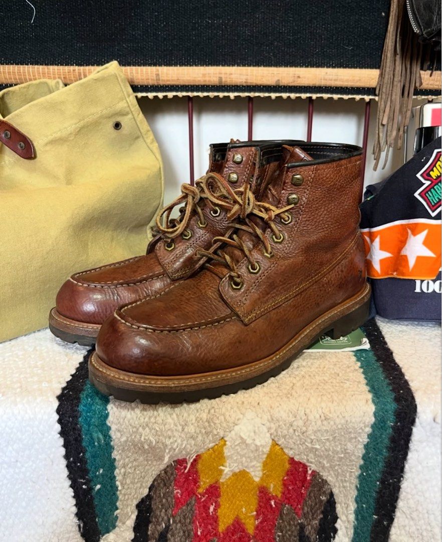 Frye Dakota Mid Lace Boots (Category: Casual Shoes) located in Santa Rosa. Submitted by 4026.shop (Listing ID 1462711500, Image 2). Description: US 9.5.