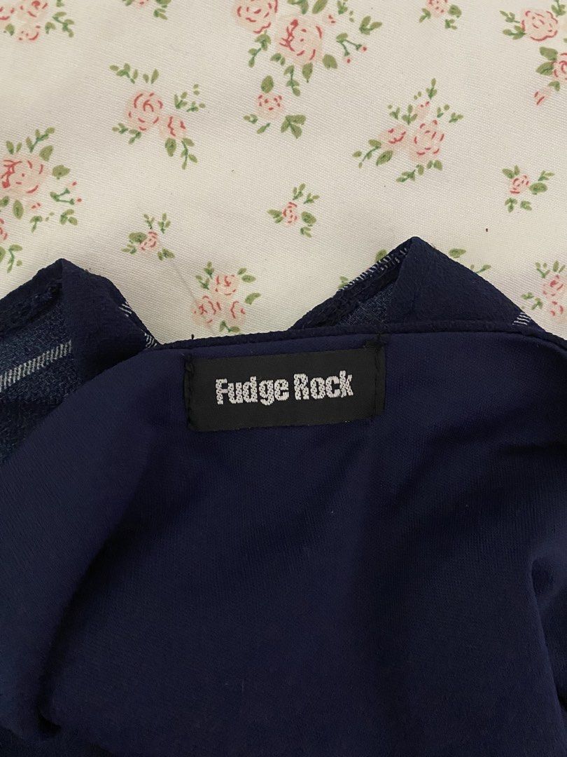 fudge rock navy striped halter top (Category: Sleeveless) located in Caloocan City. Submitted by v6nnies (Listing ID 1462752659, Image 2). Description: fudge rock striped halter top size xs to s (no size indicated) fits xs better only worn this a few times got it prepandemic! price is negotiable :).