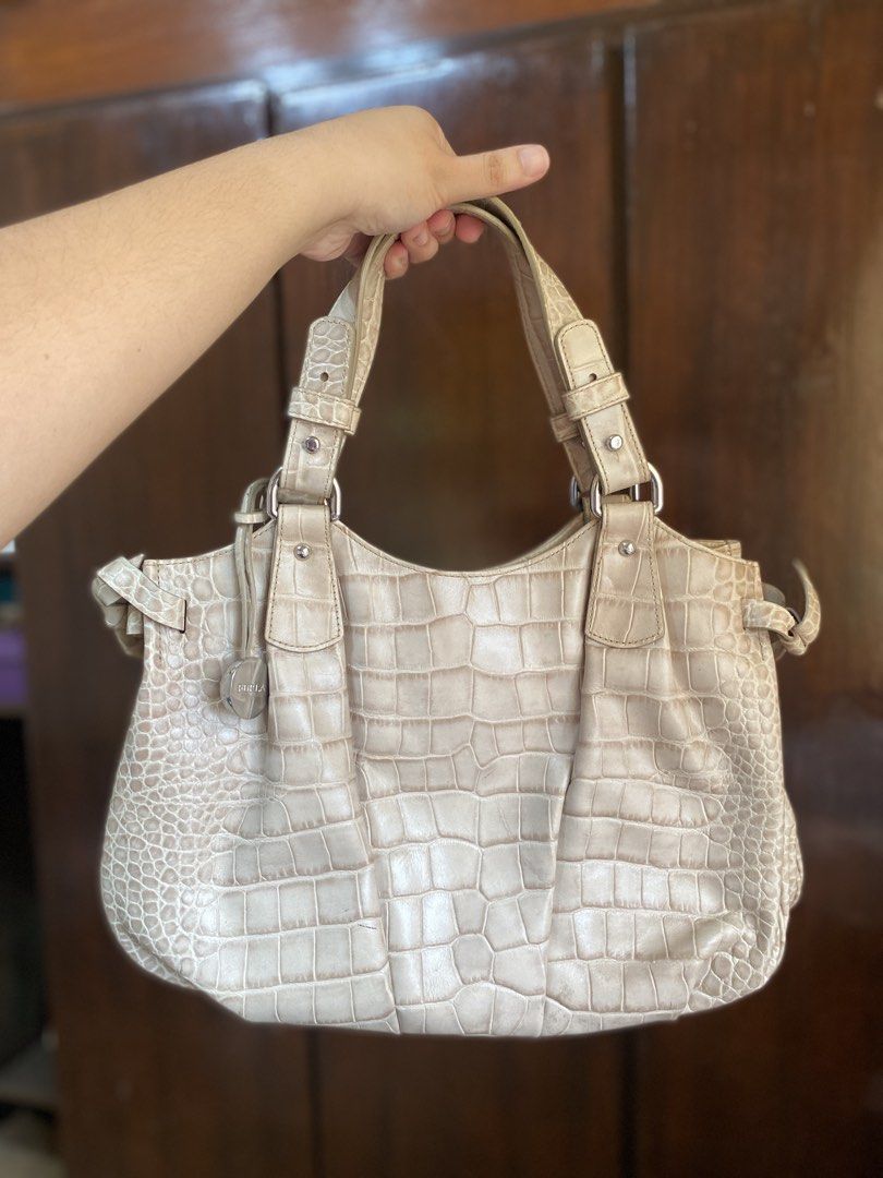 Furla Crocodile Embossed Leather Shoulder Bag (Category: Luxury Bags & Wallets) located in Batangas. Submitted by lux_kimmy (Listing ID 1462704974, Image 1). Description: - Light beige Furla shoulder bag - Crocodile embossed leather texture - Silver hardware details - Adjustable shoulder straps - Classic everyday bag with plenty of space - Ideal for work or casual outings - Shows some signs of wear on straps and edges Preloved Authentic Furla Bag