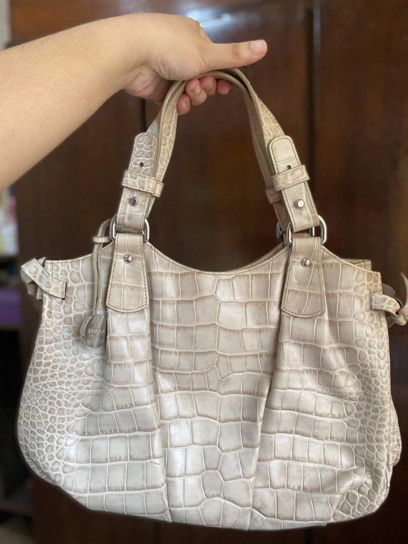 Furla Crocodile Embossed Leather Shoulder Bag (Category: Luxury Bags & Wallets) located in Batangas. Submitted by lux_kimmy (Listing ID 1462704974, Image 2). Description: - Light beige Furla shoulder bag - Crocodile embossed leather texture - Silver hardware details - Adjustable shoulder straps - Classic everyday bag with plenty of space - Ideal for work or casual outings - Shows some signs of wear on straps and edges Preloved Authentic Furla Bag