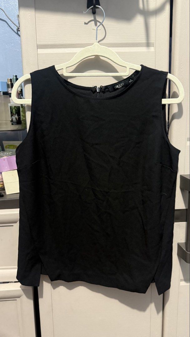 G2000 Tank Top (Category: Blouses) located in Quezon City. Submitted by dinesaur (Listing ID 1462813468, Image 1). Description: .