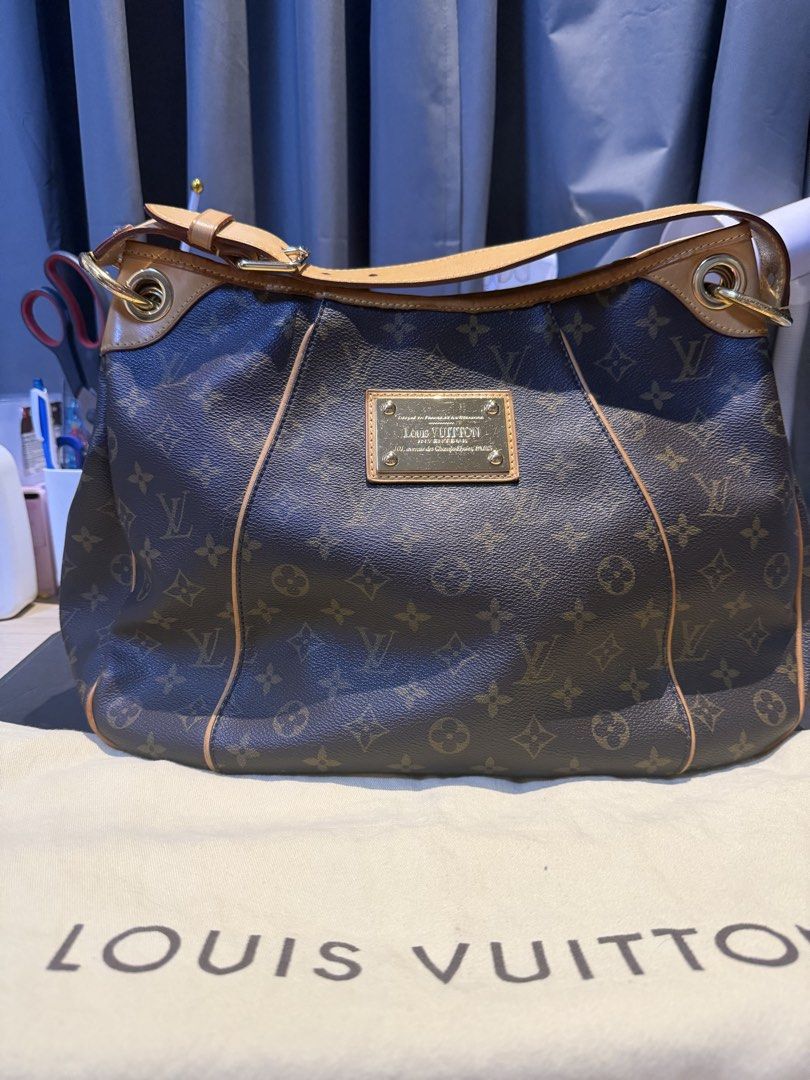 Galliera PM monogram bag LV (Category: Tote Bags) located in Pasig City. Submitted by fancytracy (Listing ID 1462836340, Image 1). Description: THE DETAILS Pre-Owned Louis Vuitton Pre-Owned Galliera PM monogram bag Made in France brown monogram pattern leather trim gold-tone hardware Condition: GOOD. This previously owned and used item is in good condition with minimal signs of use. This may include fading of material or plating and scratches. Co