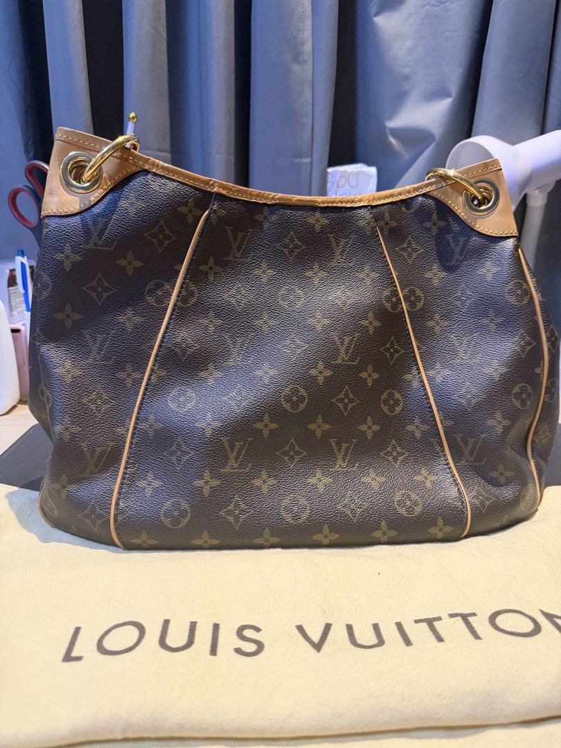 Galliera PM monogram bag LV (Category: Tote Bags) located in Pasig City. Submitted by fancytracy (Listing ID 1462836340, Image 2). Description: THE DETAILS Pre-Owned Louis Vuitton Pre-Owned Galliera PM monogram bag Made in France brown monogram pattern leather trim gold-tone hardware Condition: GOOD. This previously owned and used item is in good condition with minimal signs of use. This may include fading of material or plating and scratches. Co