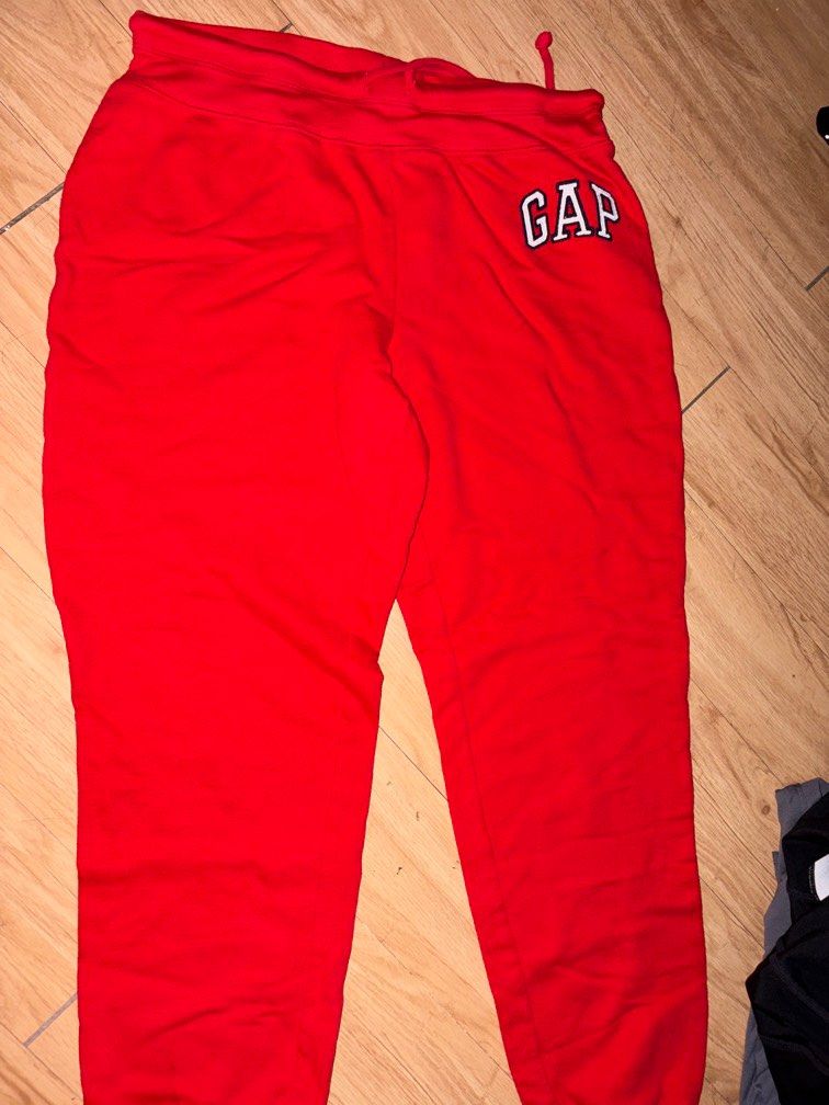 GAP cuffed sweatpants (Category: Other Bottoms) located in Binan City. Submitted by luckyocean_d8d4d8 (Listing ID 1462859282, Image 1). Description: .