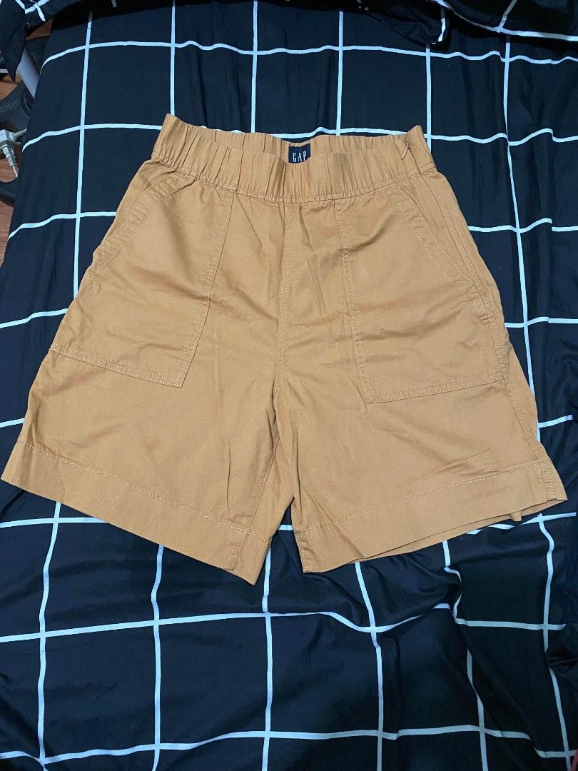 GAP High-Waist Gartered Utility Shorts (Category: Shorts) located in Binan City. Submitted by katespanie (Listing ID 1462792207, Image 1). Description: Still good as new ang shorts dahil bihira o isang beses ko lang itong naisuot para sa mabilisang gala. Maayos na maayos pa ang garter, walang kahit anong himulmol o kupas sa kulay, at mukha pa rin itong bago at fresh. 📍 Location: LAGUNA 🚚 Lalamove delivery available. 💸 Shipping fee is shouldere