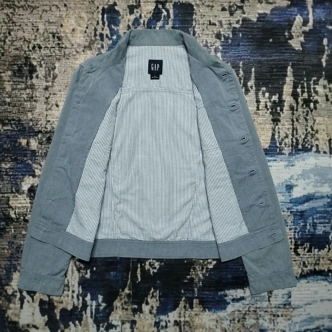 GAP Type -2 Jacket (Category: Coats, Jackets and Outerwear) located in Kota Bharu. Submitted by aunibundle (Listing ID 1462883400, Image 3). Description: Condition 8.8/10 Detail Rujuk Gambar Ukuran Manual Rujuk Gambar last.