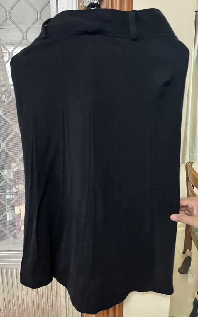 Garterized skirt (Category: Skirts) located in Bacoor. Submitted by ayit. (Listing ID 1462751757, Image 3). Description: Med fit garterized - Black garterized skirt - From a Japan brand - Size: M (EU 38/UK 10/US 26) - Versatile and comfortable design.
