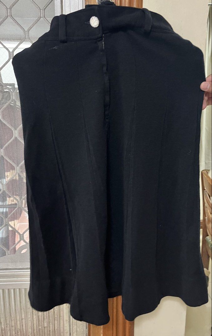 Garterized skirt (Category: Skirts) located in Bacoor. Submitted by ayit. (Listing ID 1462751757, Image 2). Description: Med fit garterized - Black garterized skirt - From a Japan brand - Size: M (EU 38/UK 10/US 26) - Versatile and comfortable design.