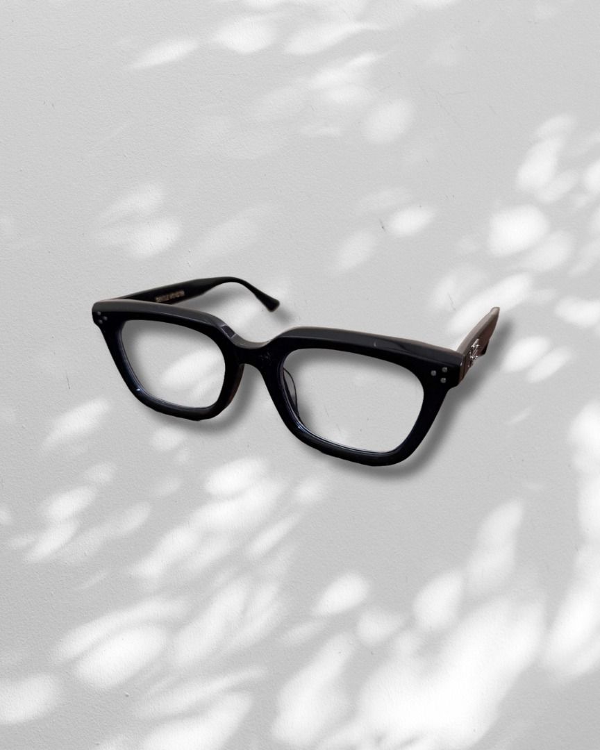 Gentle Monster Musee 01 (Blue lens) (Category: Sunglasses & Eyewear) located in Quezon City. Submitted by rygba (Listing ID 1462767848, Image 1). Description: 📌 Please manage your expectations 📌 Payment first before shipping of item 📌 Shipment will be available next day after purchase (might change on some conditions). 📌 Posted price is final, no lowballers Gentle Monster Musee 01 (Blue lens) 💵 Price: ₱800 ⏲️ Measurements (based on Gentle Mo