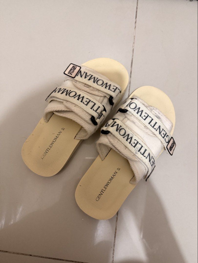 Gentlewoman Slippers (Category: Slippers and slides) located in Mandaluyong City. Submitted by shesellsseashells_bear (Listing ID 1462784173, Image 1). Description: .