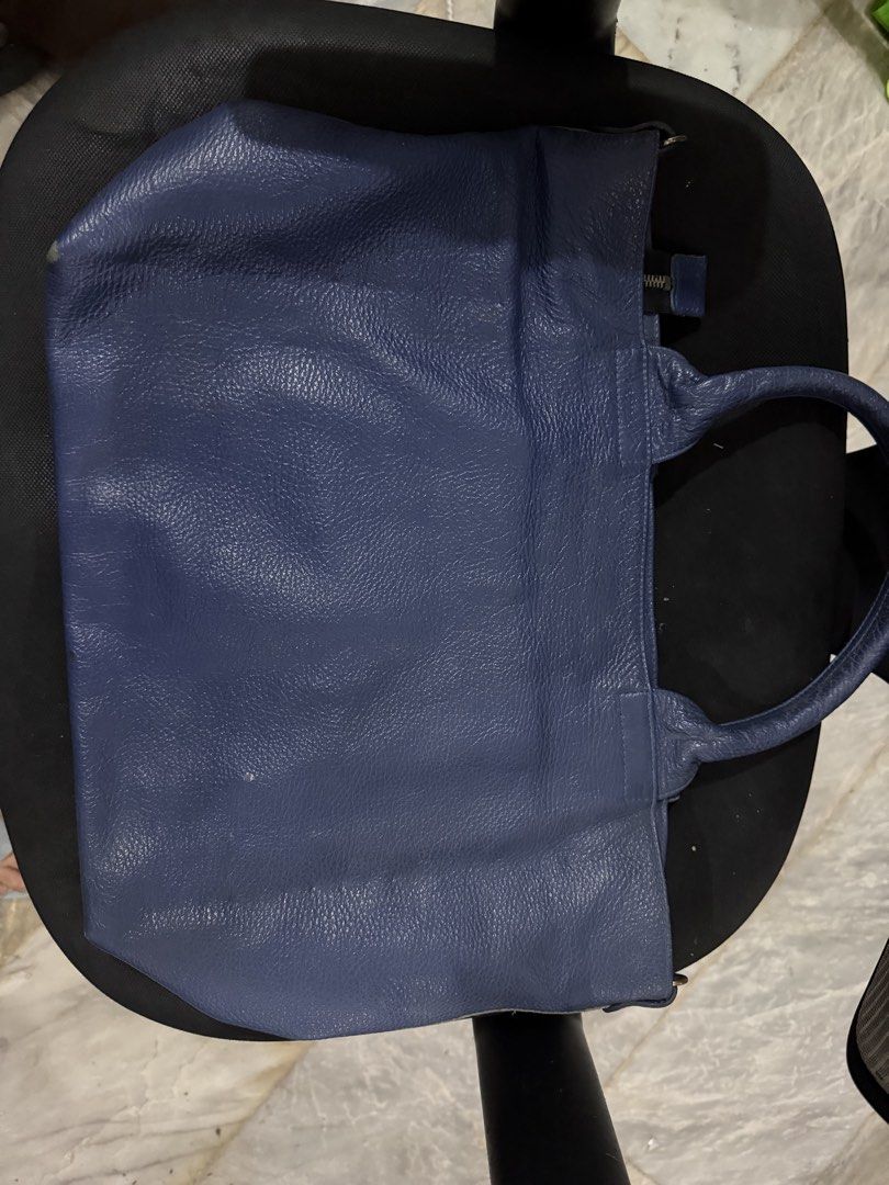 Genuine Leather Tote / Shoulder Bag (Category: Tote Bags) located in Pasig City. Submitted by dulzallen (Listing ID 1462715626, Image 1). Description: .