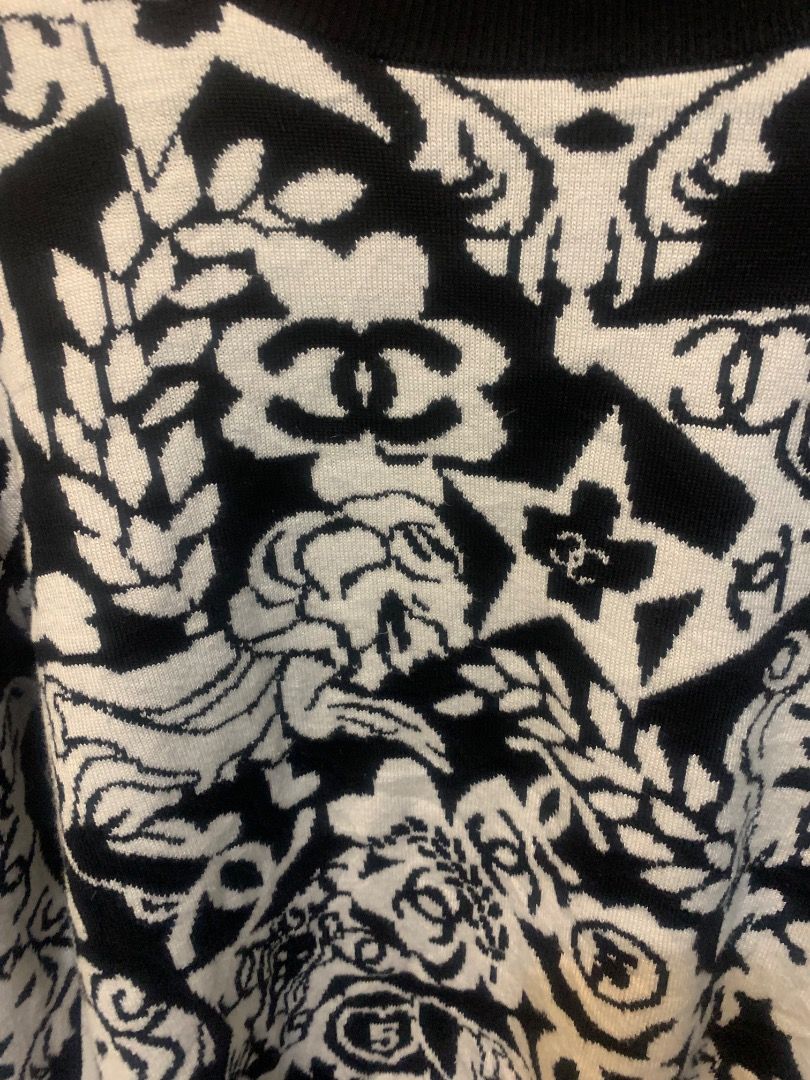 Cashmere jaquard sweater (Category: Luxury Apparel) located in Dasmarinas. Submitted by fameandfad (Listing ID 1462752284, Image 3). Description: Good as new Chanel Cashmere jaquard sweater featuring all over pattern of iconic house motiff including CC logo, lion heads and the number 5 Size: fits S to XL ‼️ANG.