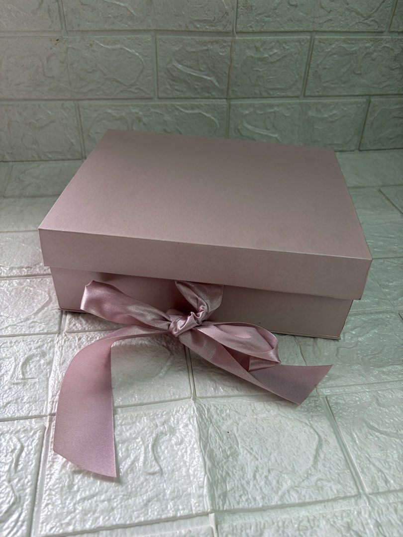 Gift box with ribbon pink (Category: Occasions & Party Supplies) located in Manila. Submitted by thekidshop (Listing ID 1462850345, Image 1). Description: .