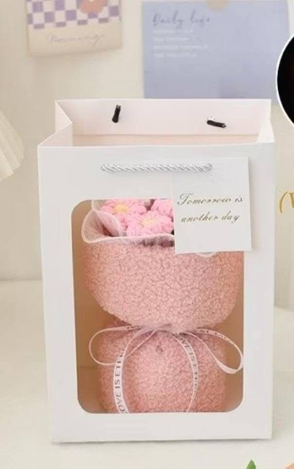 GIFT FOR GIRL (Category: Flowers & Bouquets) located in Cavite. Submitted by finditloveitboutique (Listing ID 1462752122, Image 1). Description: MOD_ DIRECT JNT AND LALAMOVE MOP_ GCASH/ MARIBANK/ GOTYME.