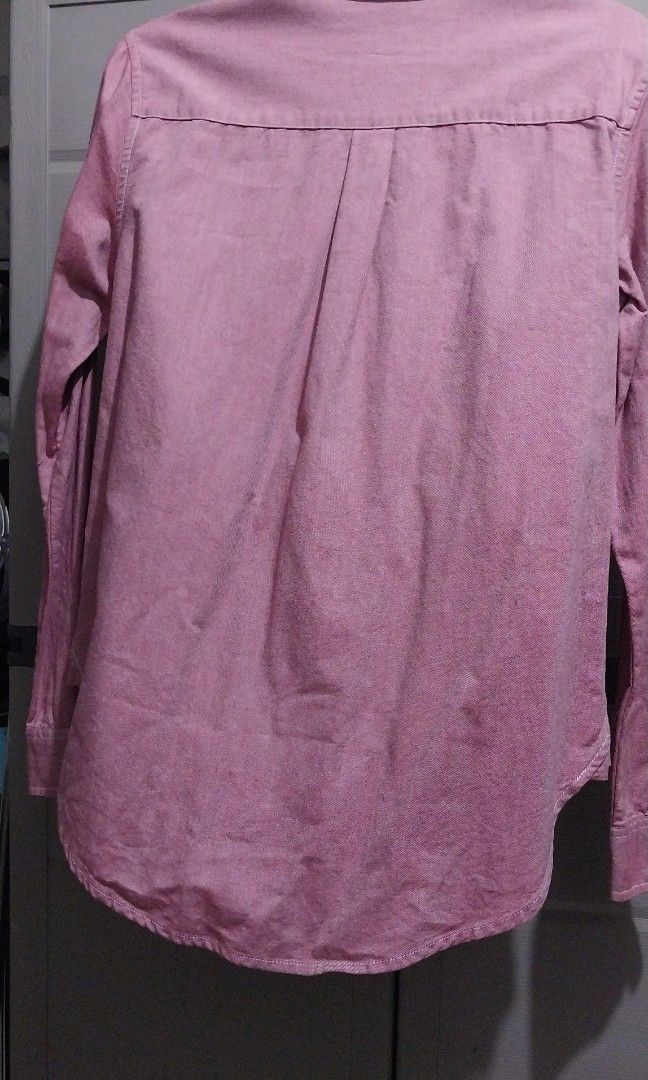 Giordano Red button down longsleeves 100% cotton (Category: Longsleeves) located in Las Pinas. Submitted by swiftlion.b8899 (Listing ID 1462738770, Image 3). Description: red button down longsleeves with side pocket 100% cotton lenght 23 width 14.