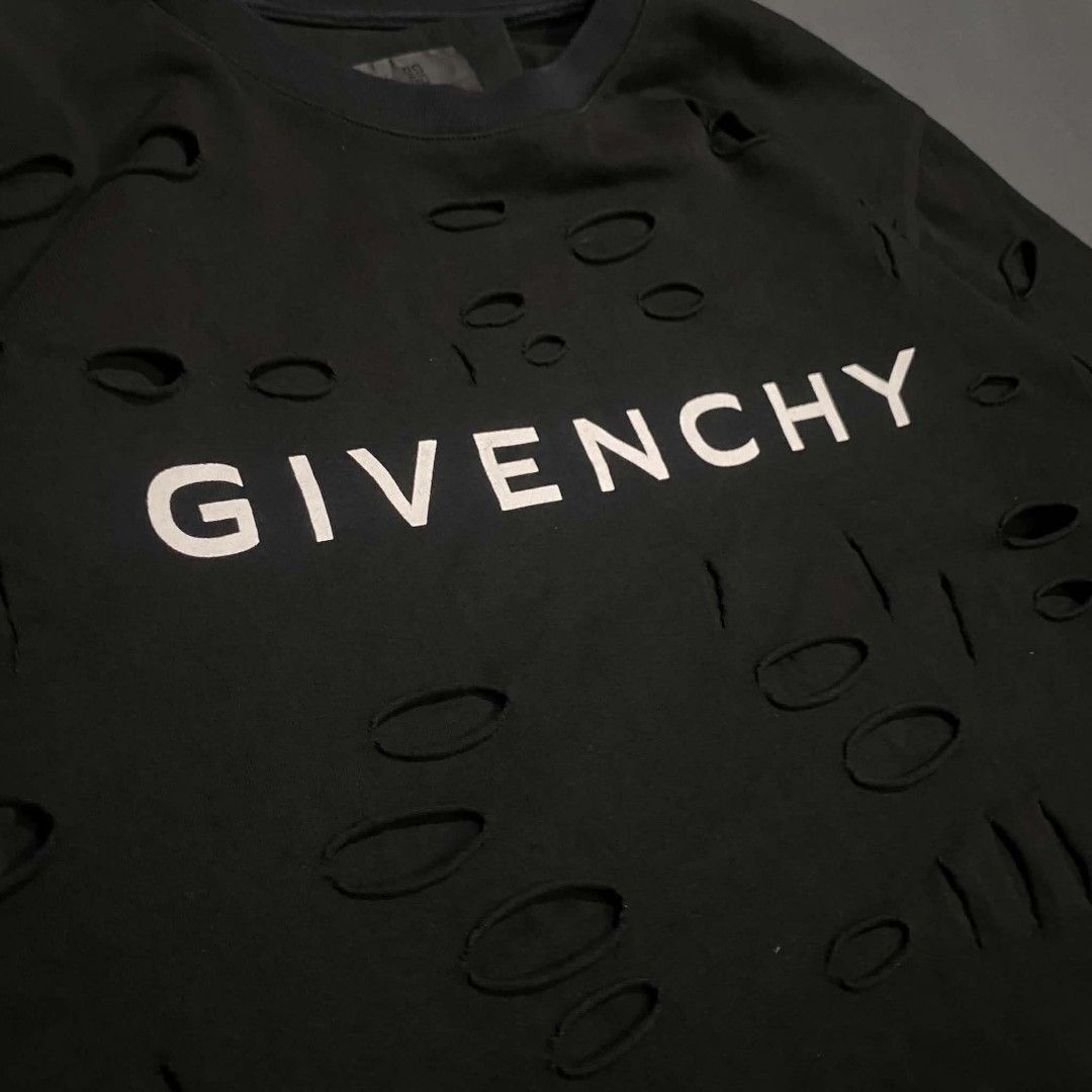 GIVENCHY DISTRESSED (Category: Tshirts & Polo Shirts ) located in Manila. Submitted by dameoro01314995 (Listing ID 1462815372, Image 3). Description: NO ISSUE COLOR RATE 9.5/10 EXCELLENT CONDITION HEAVY GOOD AS NEW.