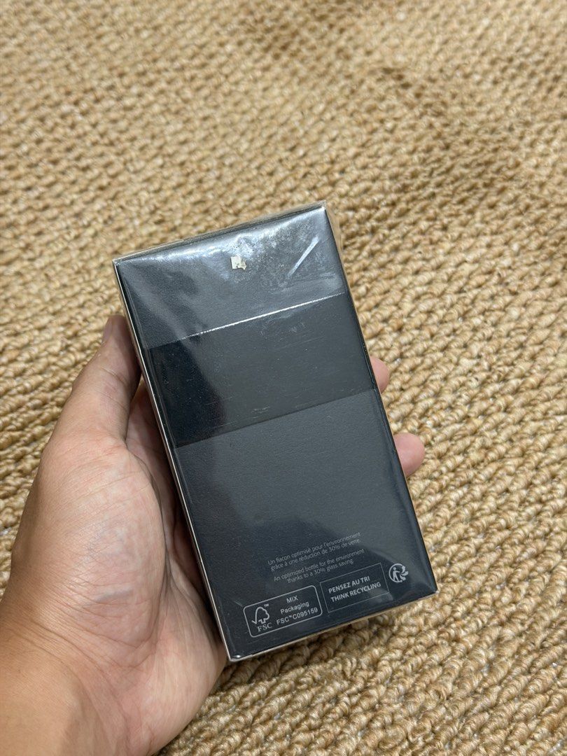 Givenchy Gentleman Eau De Parfum (Category: Fragrance & Deodorants) located in Las Pinas. Submitted by stealsph (Listing ID 1462740502, Image 2). Description: - Brand new Givenchy Gentleman Eau De Parfum - Still sealed in original packaging - Unused, decided not to keep - Price is negotiable (already below SRP) - Please check photos for detailed condition - Dubai Formula.