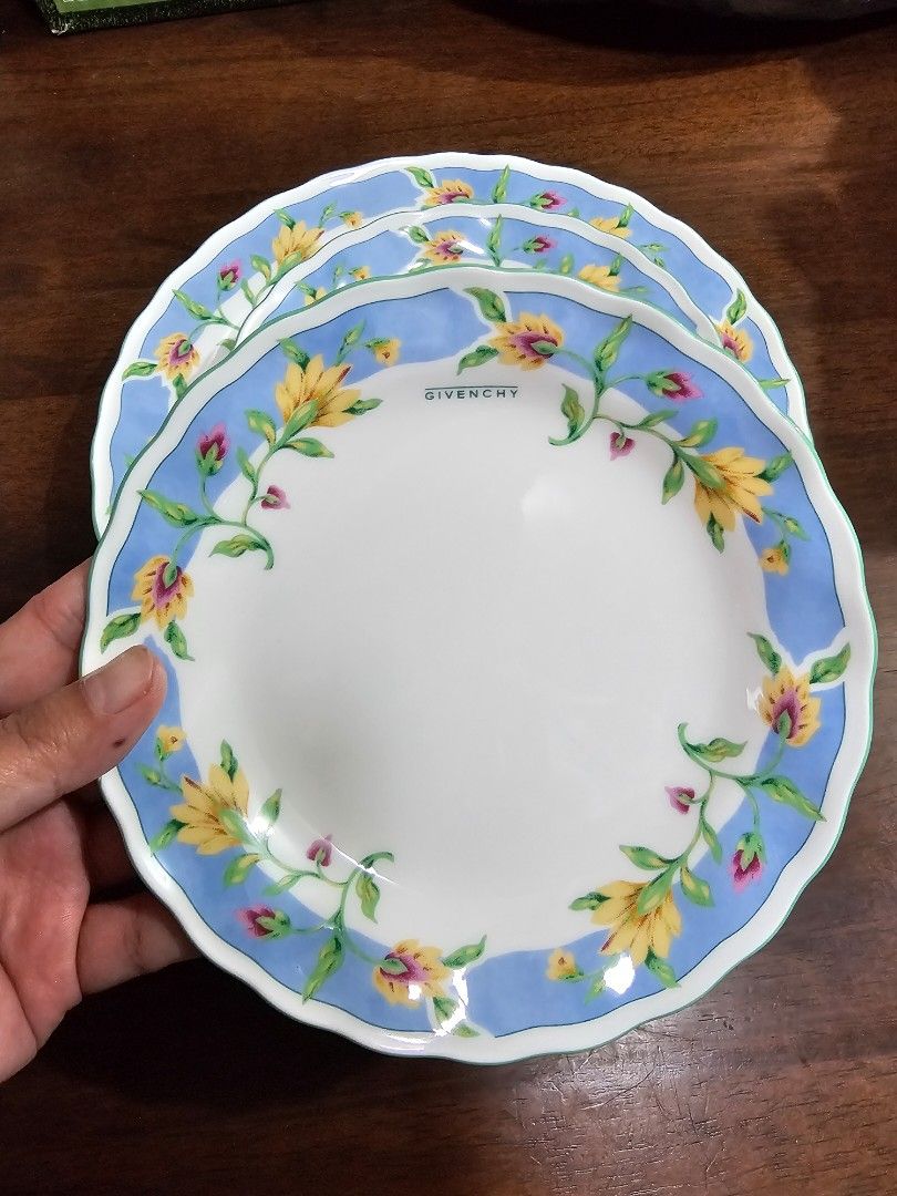 SALE❗GIVENCHY Blue Party Plates Set - 6 pcs (Category: Dinnerware & Cutlery) located in Quezon City. Submitted by senyoramaria (Listing ID 1462756836, Image 3). Description: GIVENCHY Party Set 6 pcs 1 x Serving Plate 9.5 inches *With minimal scratches 5 x Cake Plates 6.3 inches No box. Php1700❗.