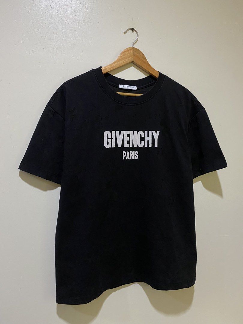 Givency T shirt (Category: Coats, Jackets and Outerwear) located in Nagcarlan. Submitted by nsh.c (Listing ID 1462723698, Image 1). Description: Excellent condition Cr:9.8/10 dimes:27.5X21.5 Pogi neto.