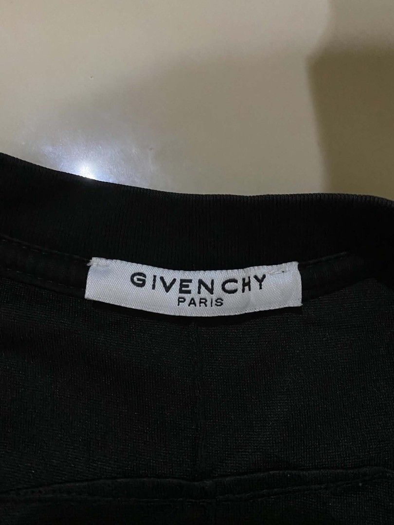 Givency t shirt distressed (Category: Coats, Jackets and Outerwear) located in Nagcarlan. Submitted by livehorse.542a4e (Listing ID 1462733782, Image 3). Description: excellent condition cr:9.8/10 Dimes:27.5X21.5 solid to.