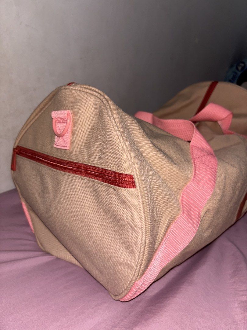 Glossier Duffle Bag (limited edition) (Category: Cross-body Bags) located in Iligan City. Submitted by boldrabbit.778b7e (Listing ID 1462805167, Image 3). Description: - wGlossier Duffle Bag in Desert Rose - Dimensions: 20" x 10" x 10" - Ideal for travel or gym sessions - Features a convenient side pocket - Comes with a detachable shoulder strap and padded strap cover DM FOR MORE DETAILS!!! .