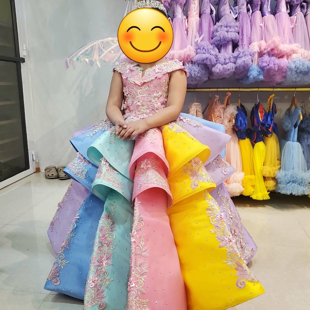 Gown (Category: Babies & Kids Fashion) located in Caloocan City. Submitted by aprille15 (Listing ID 1462725357, Image 3). Description: once lang ginamit 7th bday maliit lang un anak ko baka kasya to sa mga petit na kids sama ko na un petittcoat free na. narremove po yan long skirt and pwedeng short gown na sya after. cguro pwede hanggang 8 yrs old bsta petite lng po.since mahaba nmn sya sa anak ko 5500 bili ko dyan..