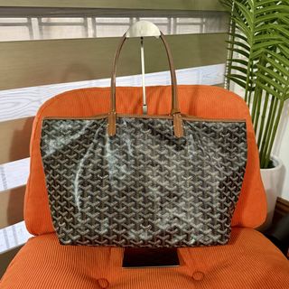 (Category: ) located in . Submitted by megsluxefinds (Listing ID 1462795087, Image 1). Description: .