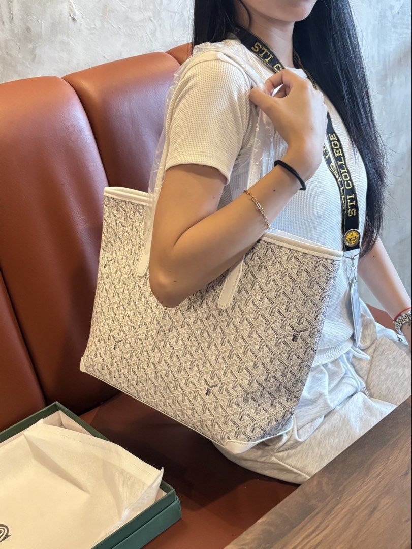 GOYARD Tote Bag (Category: Tote Bags) located in Taguig. Submitted by xbeua (Listing ID 1462860067, Image 3). Description: DM me if you are interested, TY !.