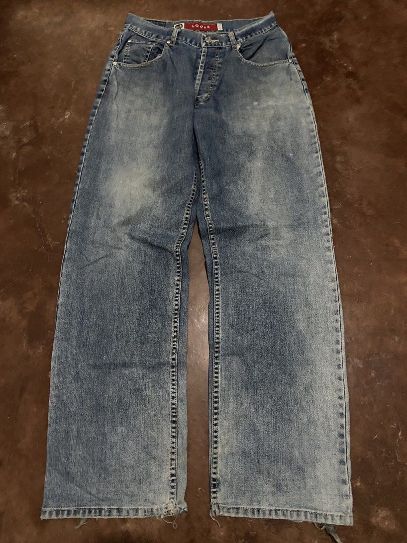 Grail Levi’s Loose/Baggy Silver Tab (Category: Jeans) located in Malita. Submitted by ronnyboi (Listing ID 1462681589, Image 1). Description: W:29 L:43 T:12 H:9.5 distressed hem vintage condition Mine:1200.