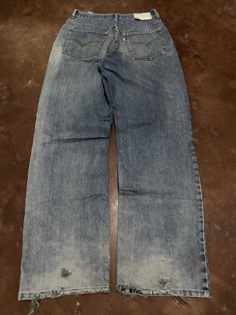 Grail Levi’s Loose/Baggy Silver Tab (Category: Jeans) located in Malita. Submitted by ronnyboi (Listing ID 1462681589, Image 3). Description: W:29 L:43 T:12 H:9.5 distressed hem vintage condition Mine:1200.