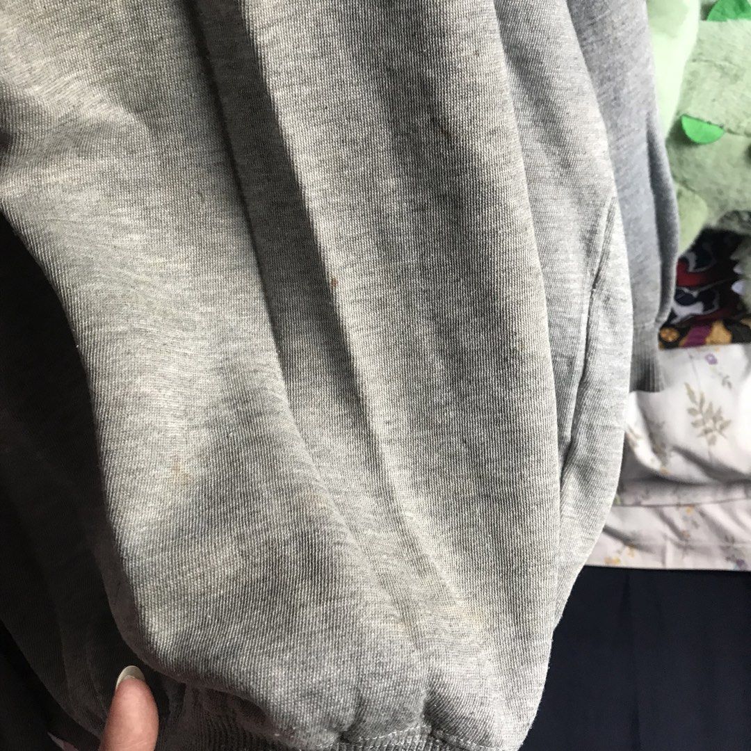 Gray Collared Sweater (Category: Coats, Jackets and Outerwear) located in Marikina City. Submitted by altvxz (Listing ID 1462725524, Image 3). Description: Unisex Sweater Bought it as a preloved on the black app, pero never ko nagamit. Flaws are as seen on photos Can give it for free with minimum purchase of ₱250 above.