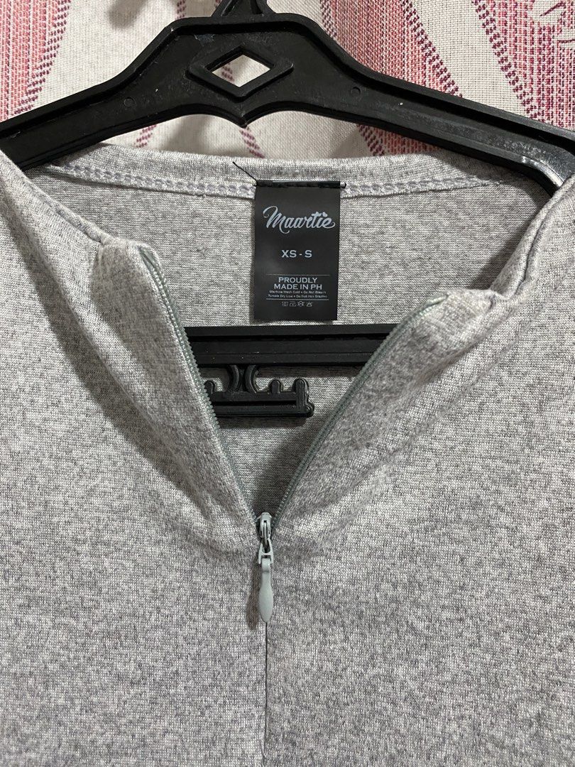 Gray Long Sleeve with Zipper 🩶 (Category: Longsleeves) located in Tanza. Submitted by vhies_closet24 (Listing ID 1462727109, Image 2). Description: Gray Long Sleeve with Zipper 🩶 • Brand new, never used • Just been sitting in my closet • Decluttering.
